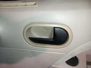 Foto de MANETA INTERIOR TRASERA DERECHA FORD FIESTA (CBK) 1.4 TDCi CAT (68 CV / 50 KW) referencia 1329923 foto 4