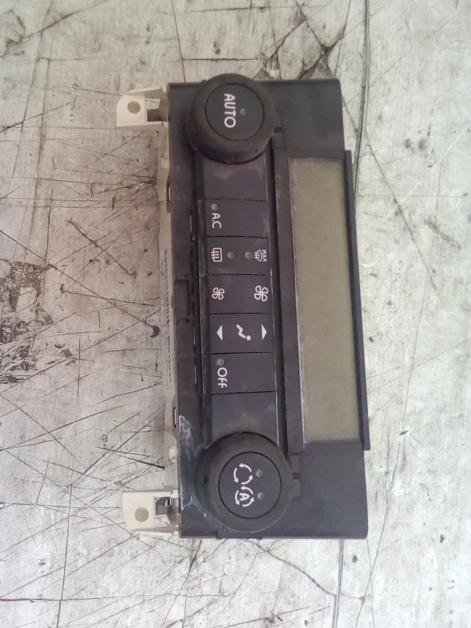 Foto de MANDO CALEFACCION / AIRE ACONDICIONADO RENAULT VEL SATIS (BJ0) 3.0 V6 dCi Turbodiesel CAT (177 CV / 130 KW) referencia 8200181132