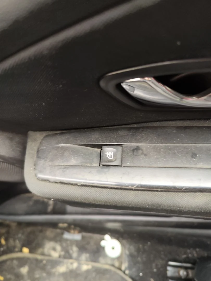 Foto de MANDO ELEVALUNAS DELANTERO DERECHO RENAULT MEGANE III BERLINA 5P 1.5 dCi Diesel FAP (110 CV / 81 KW)