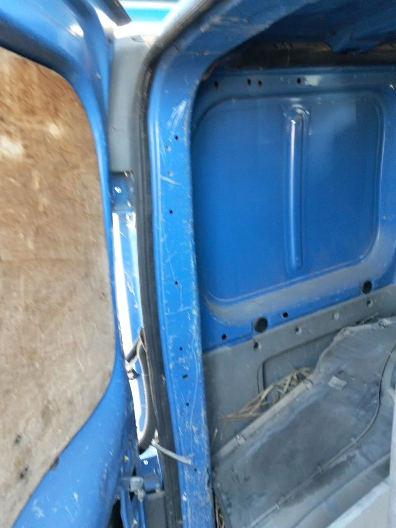 Foto de GOMAS CONTORNO PUERTA RENAULT TRAFIC II COMBI 1.9 Diesel (101 CV / 74 KW)