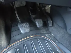 Foto de PEDAL EMBRAGUE TOYOTA COROLLA (E15) 1.4 Turbodiesel CAT (90 CV / 66 KW)