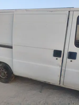 Foto de PUERTA TRASERA DERECHA CITROEN JUMPER FURGÓN 2.5 Diesel (86 CV / 63 KW)