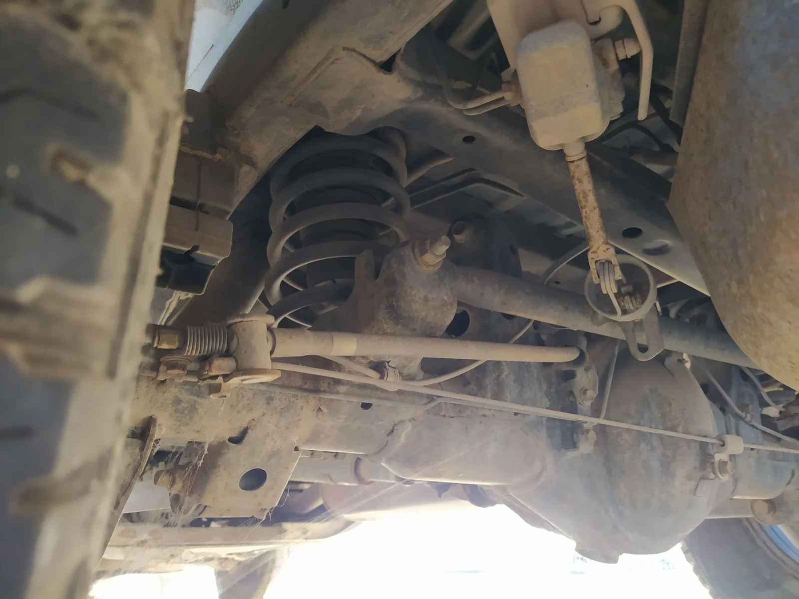 Foto de AMORTIGUADOR TRASERO IZQUIERDO TOYOTA LAND CRUISER (J9) 3.0 Turbodiesel (125 CV / 92 KW)