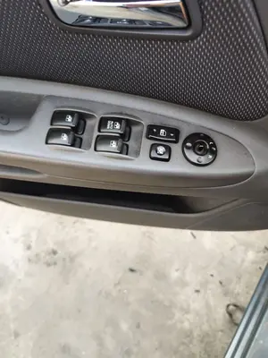 Foto de MANDO ELEVALUNAS DELANTERO IZQUIERDO KIA RIO (JB) 1.5 CRDi (110 CV / 81 KW)
