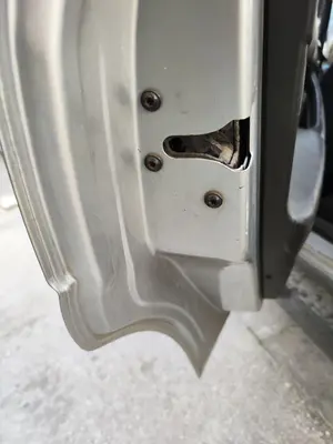 Foto de CERRADURA PUERTA TRASERA IZQUIERDA FORD MONDEO BERLINA (GE) 2.0 CAT (146 CV / 107 KW) referencia 4692463
