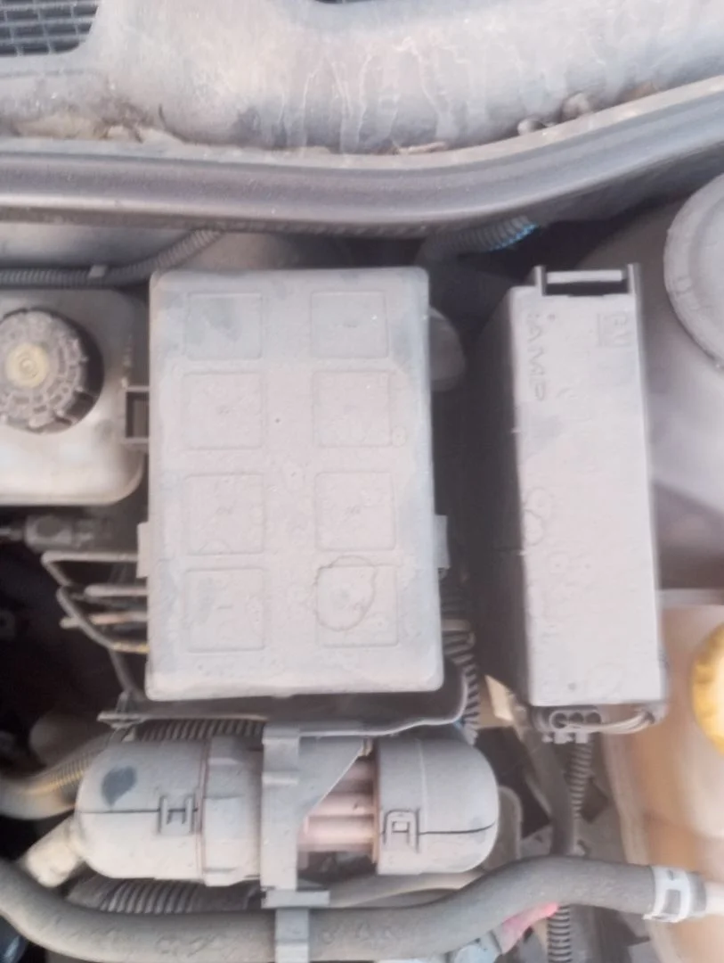 Foto de CAJA RELES / FUSIBLES OPEL ASTRA G BERLINA 1.6 CAT (Z 16 SE / L55) (84 CV / 62 KW)