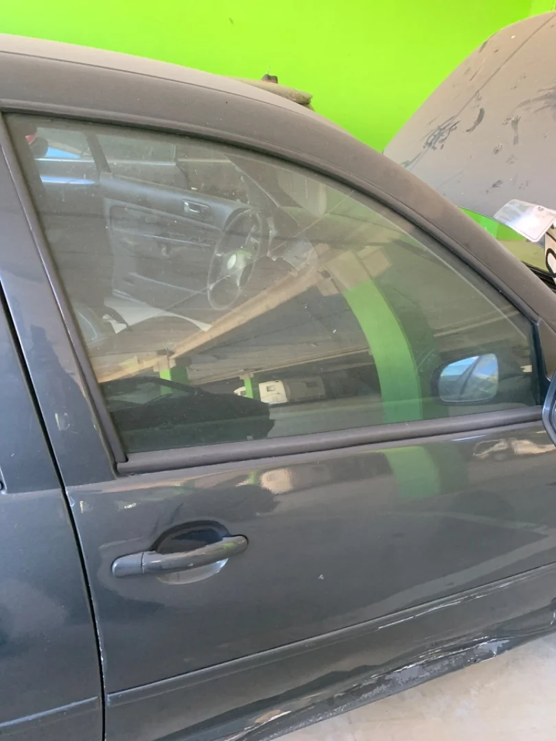 Foto de LUNA DELANTERA DERECHA VOLKSWAGEN GOLF IV BERLINA (1J1)(10.1997) 1.9 TDI (101 CV / 74 KW) referencia 1J4845202G