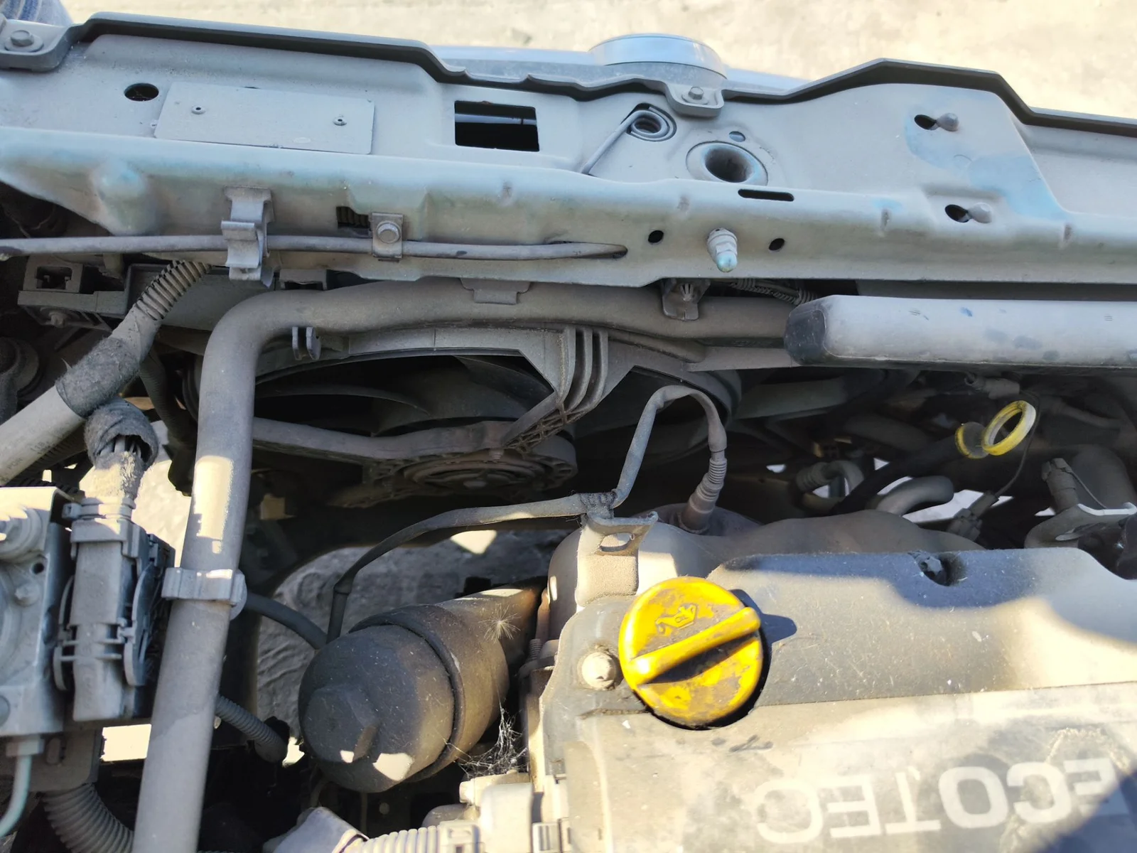 Foto de ELECTROVENTILADOR OPEL CORSA C 1.2 16V CAT (Z 12 XEP / LB4) (80 CV / 59 KW)