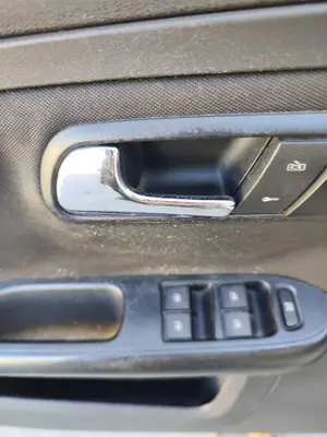 Foto de MANETA INTERIOR DELANTERA IZQUIERDA SEAT CORDOBA BERLINA (6L2) 1.9 TDI (131 CV / 96 KW) referencia 6L1837113C FKZ