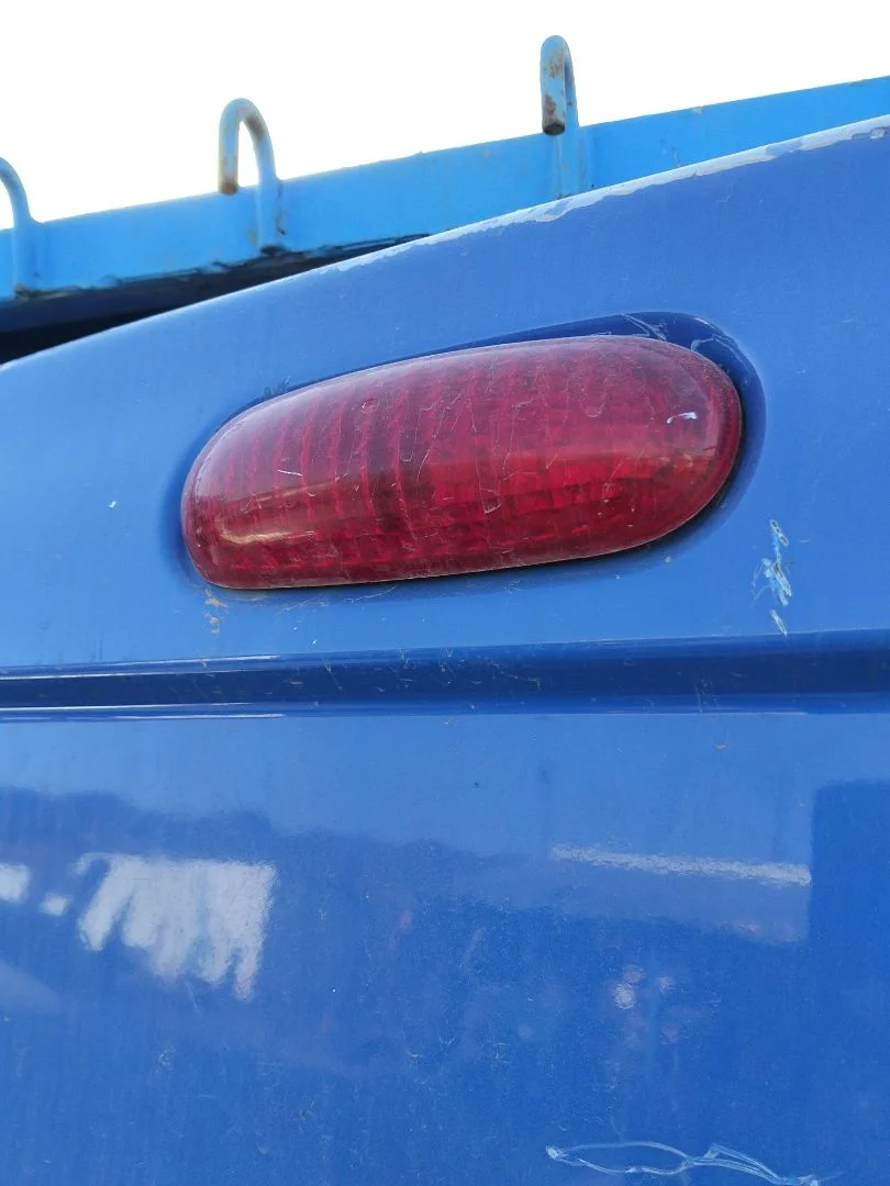 Foto de LUZ CENTRAL DE FRENO RENAULT TRAFIC II COMBI 1.9 Diesel (101 CV / 74 KW)