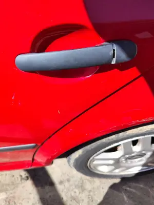 Foto de MANETA EXTERIOR TRASERA IZQUIERDA VOLKSWAGEN GOLF IV BERLINA (1J1)(10.1997) 1.9 TDI (90 CV / 66 KW)