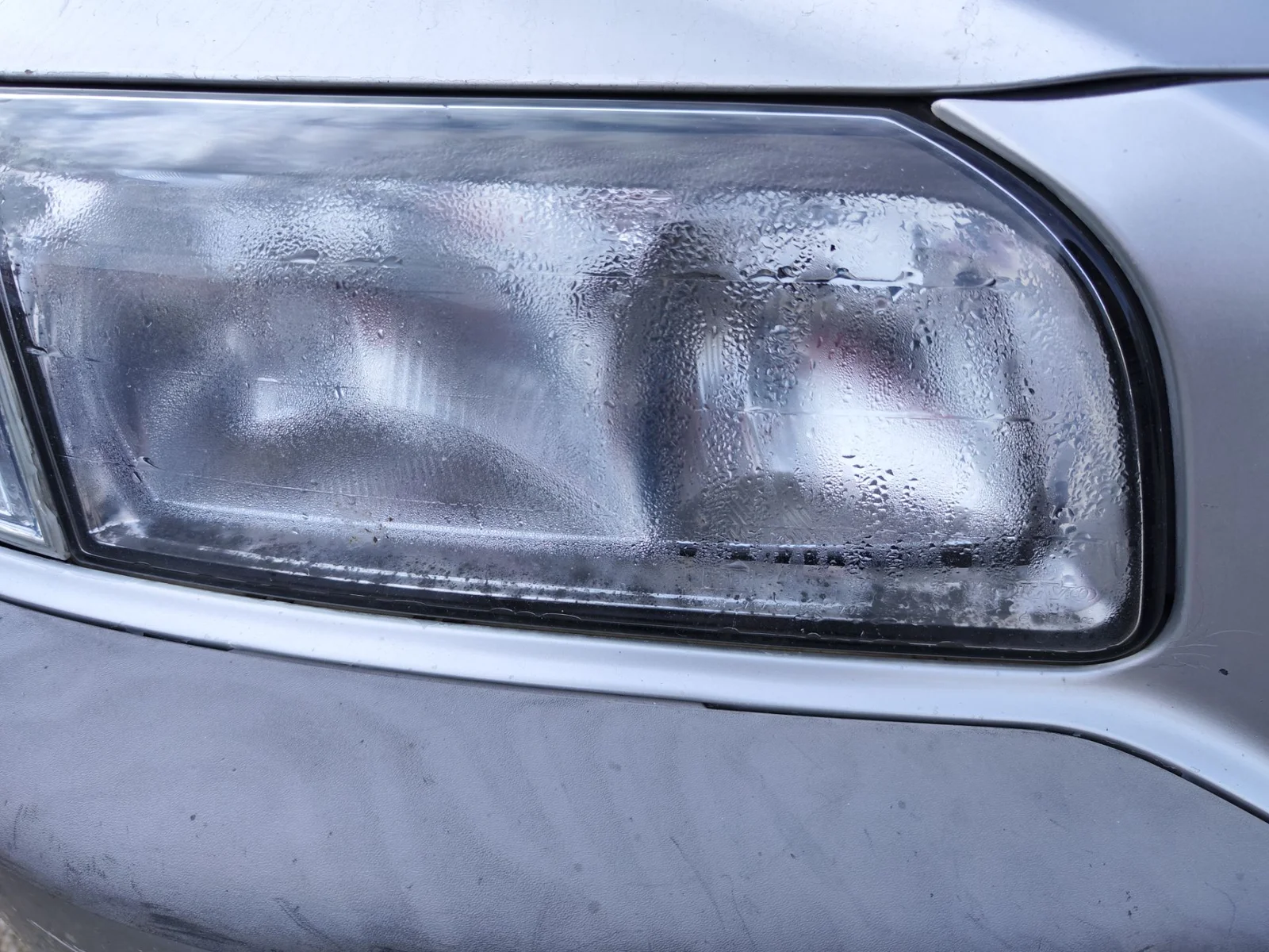 Foto de FARO DERECHO VOLVO S80 BERLINA 2.4 CAT (140 CV / 103 KW)