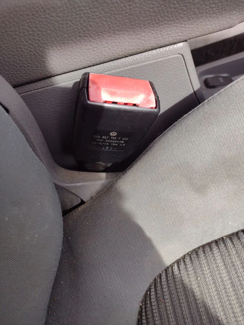 Foto de ENGANCHE CINTURON DELANTERO DERECHO SEAT ALHAMBRA (710) 2.0 TDI (140 CV / 103 KW) referencia 7M0857877E01C