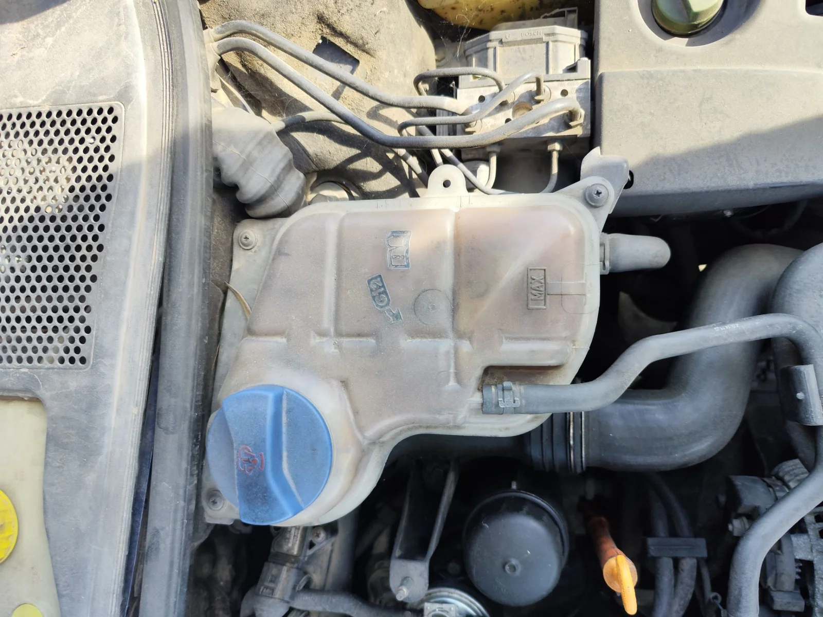 Foto de DEPOSITO EXPANSION VOLKSWAGEN PASSAT BERLINA (3B3) 1.9 TDI (131 CV / 96 KW) referencia 8D0121403L