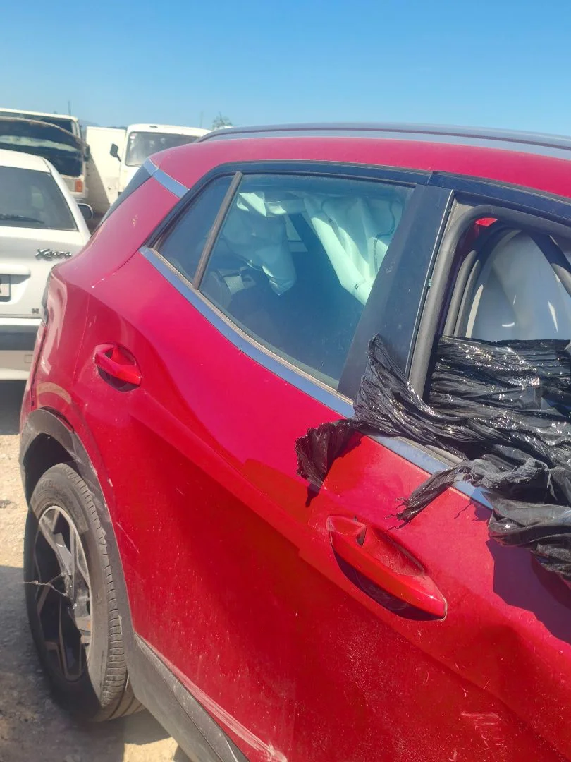 Foto de LUNA TRASERA DERECHA KIA SPORTAGE (NQ5) 1.6 T-GDI CAT (160 CV / 118 KW) referencia 83420R2000