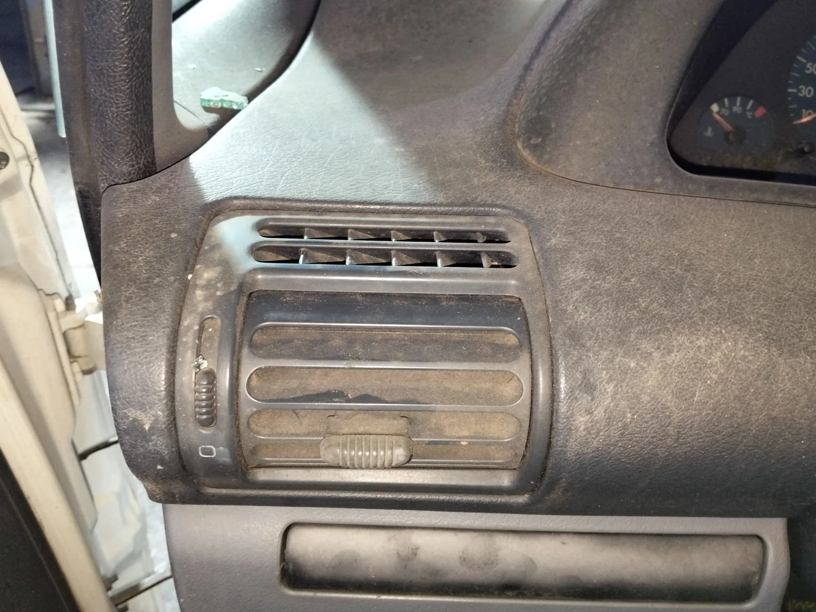 Foto de REJILLA AIREADORA PEUGEOT EXPERT FURGÓN COMFORT (1995)
