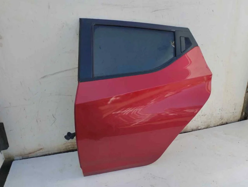 Foto de PUERTA TRASERA IZQUIERDA NISSAN MICRA (K14) 0.9 CAT (90 CV / 66 KW)