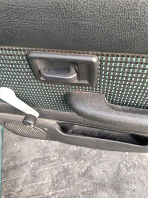 Foto de MANETA INTERIOR TRASERA DERECHA PEUGEOT 106 (S2) 1.1  (60 CV / 44 KW)