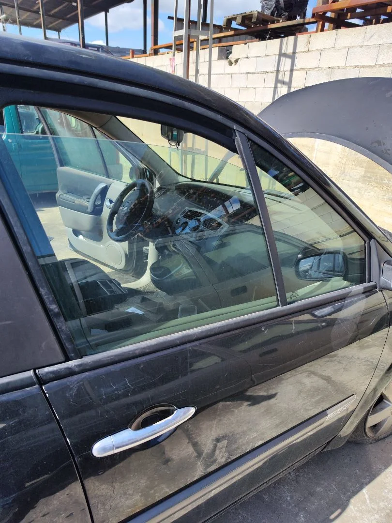 Foto de LUNA DELANTERA DERECHA RENAULT SCENIC II (JM) 1.9 dCi Diesel (120 CV / 88 KW)
