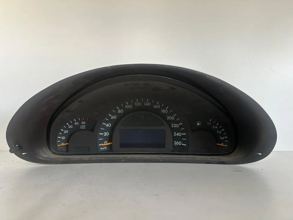 Foto de CUADRO INSTRUMENTOS MERCEDES-BENZ CLASE C (BM 203) BERLINA 2.2 CDI CAT (143 CV / 105 KW) referencia A2035401311
