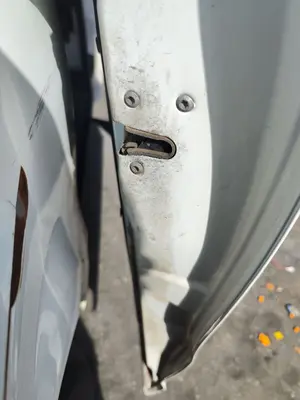 Foto de CERRADURA PUERTA TRASERA DERECHA MERCEDES-BENZ VITO FURGÓN (447) 1.6 CDI CAT (114 CV / 84 KW)
