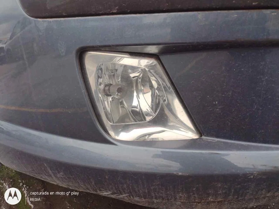 Foto de FARO ANTINIEBLA DERECHO PEUGEOT 407 2.0 16V HDi FAP CAT (RHR / DW10BTED4) (136 CV / 100 KW) referencia 9641945480