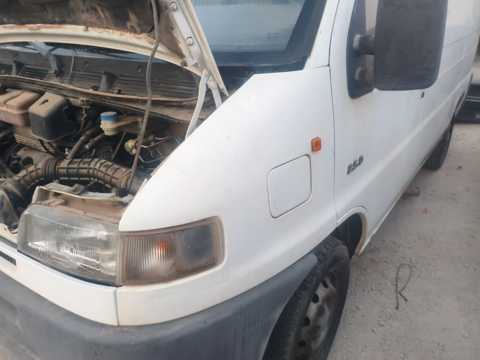 Foto de ALETA DELANTERA IZQUIERDA CITROEN JUMPER FURGÓN 2.5 Diesel (86 CV / 63 KW) referencia 7841E7