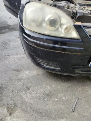 Foto de FARO DERECHO OPEL CORSA C 1.2 16V CAT (Z 12 XEP / LB4) (80 CV / 59 KW)