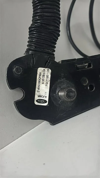 Foto de PRETENSOR AIRBAG DERECHO LAND ROVER RANGE ROVER (LM) referencia EVB500930PMA