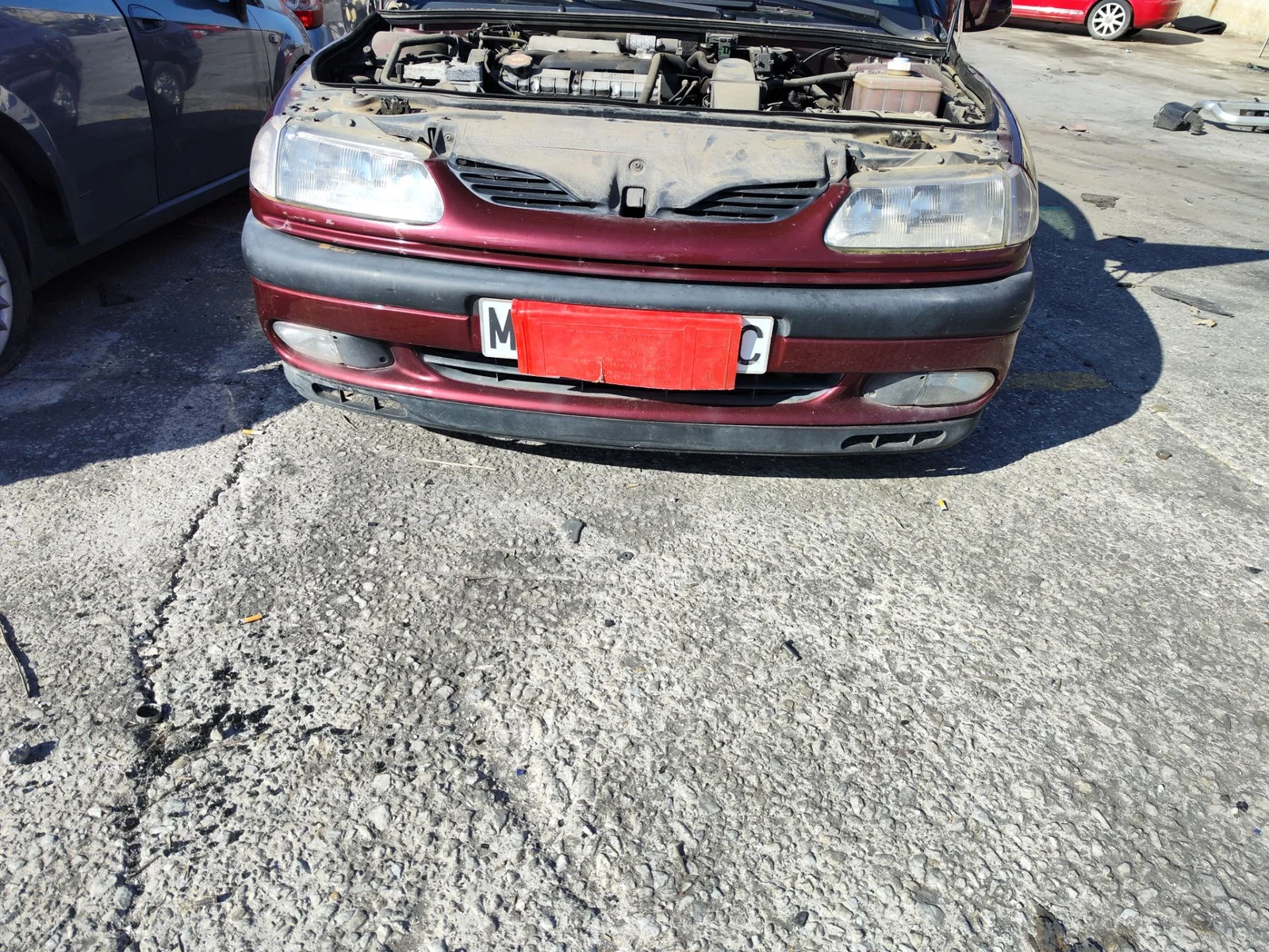 Foto de PARAGOLPES DELANTERO RENAULT LAGUNA (B56) 2.0 (113 CV / 83 KW)