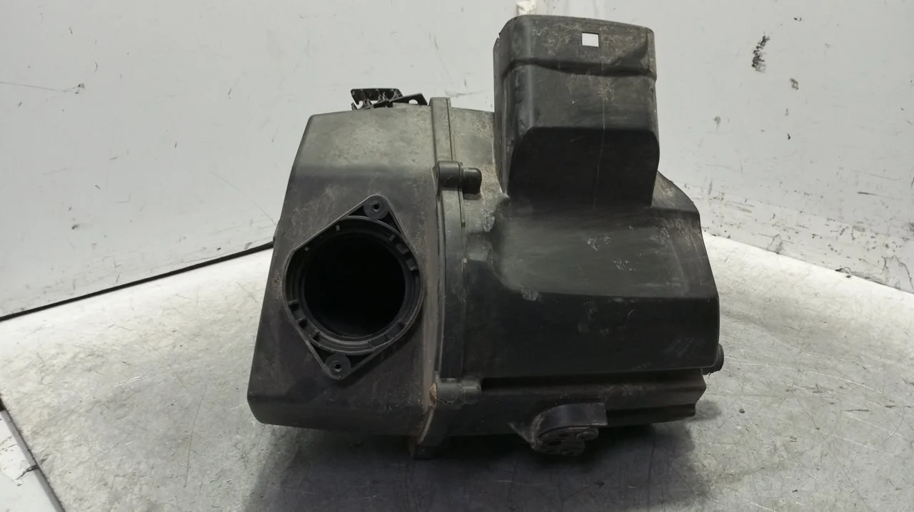 Foto de CAJA FILTRO AIRE AUDI A1 (8X1) 1.6 TDI (105 CV / 77 KW) referencia 6R0129601C