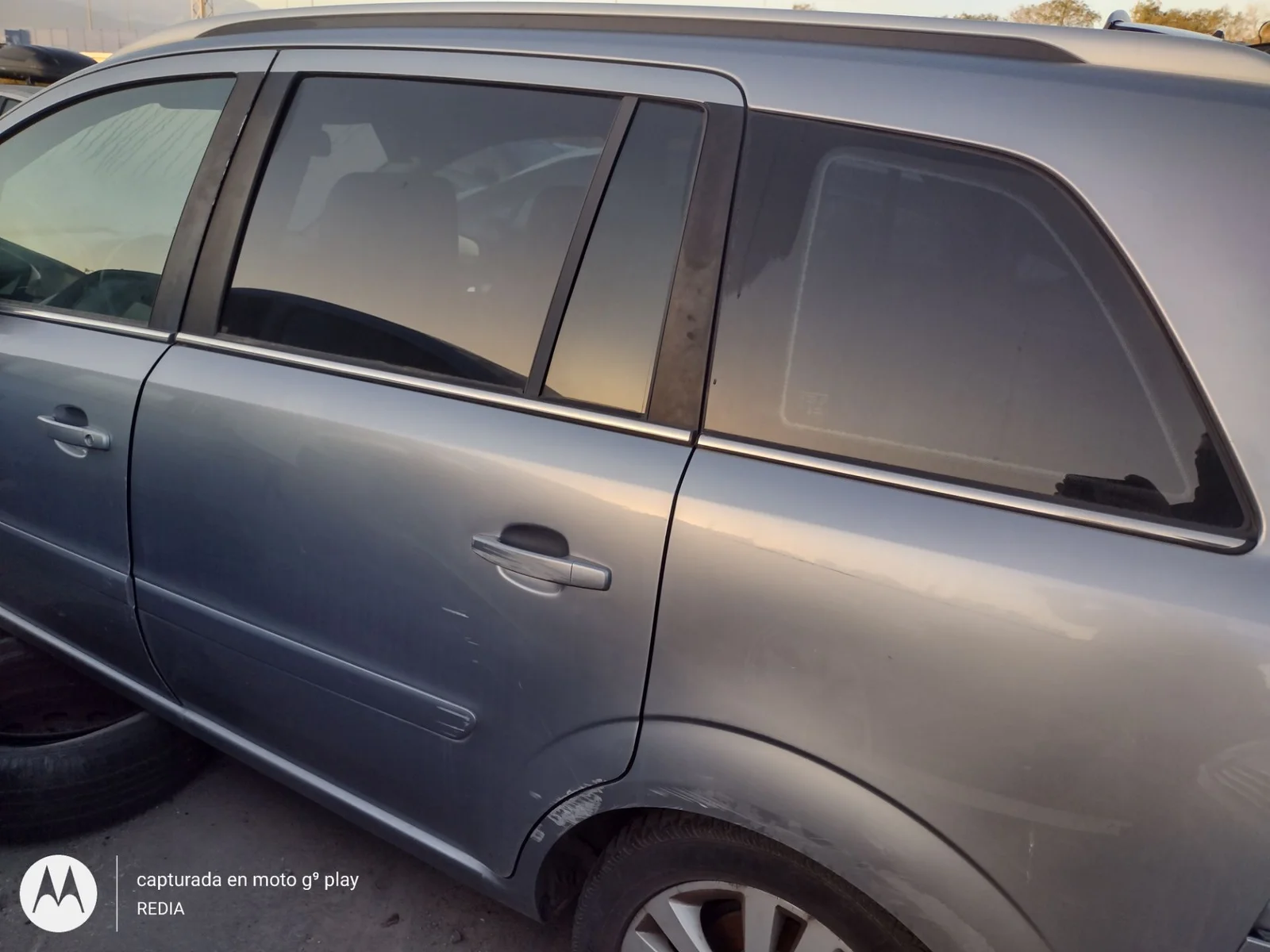 Foto de LUNA TRASERA IZQUIERDA OPEL ZAFIRA B 1.9 16V CDTI CAT (Z 19 DTH / LRD) (150 CV / 110 KW) referencia 93184337