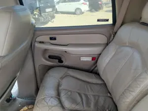 Foto de CERRADURA PUERTA TRASERA DERECHA GENERAL MOTORS CHEVROLET TAHOE 5.3 V8 CAT (273 CV / 201 KW)