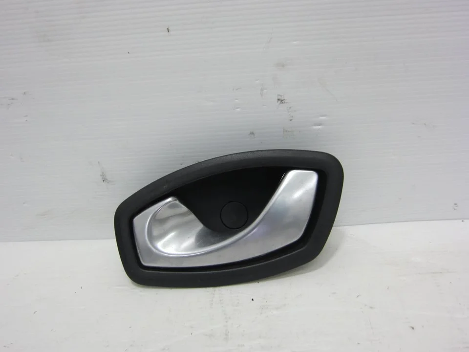 Foto de MANETA INTERIOR DELANTERA DERECHA RENAULT LAGUNA III BERLINA 2.0 dCi Diesel CAT (131 CV / 96 KW) referencia 806700006R