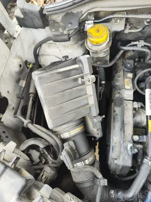 Foto de CAJA FILTRO AIRE FIAT II DOBLÒ (263) CARGO 1.6 JTDM 16V CAT (105 CV / 77 KW)