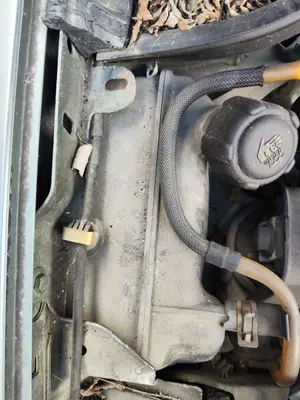 Foto de DEPOSITO EXPANSION RENAULT SCENIC II (JM) 1.5 dCi Diesel (101 CV / 74 KW) referencia 7701474499 foto 13