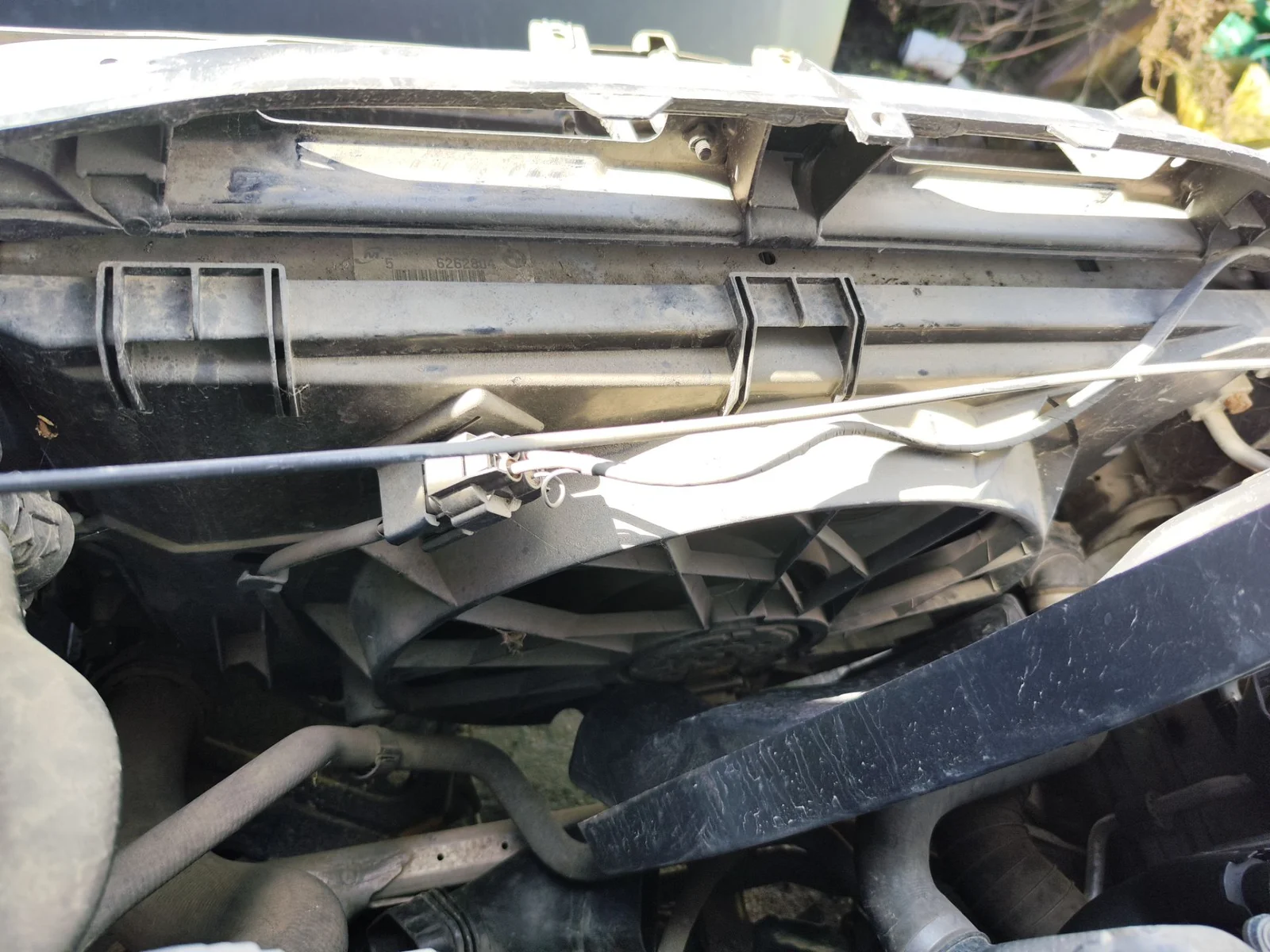 Foto de RADIADOR AGUA BMW SERIE 3 BERLINA (E90) 2.0 Turbodiesel CAT (143 CV / 105 KW)