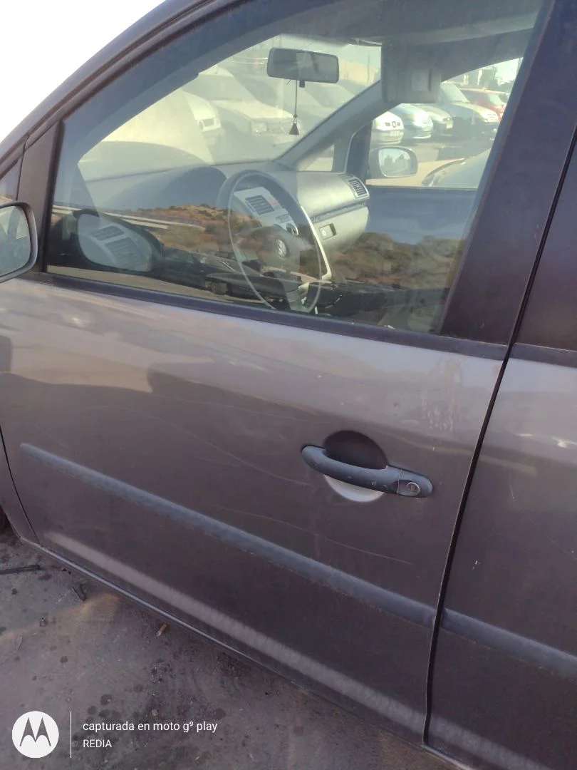Foto de PUERTA DELANTERA IZQUIERDA VOLKSWAGEN TOURAN (1T2) 1.9 TDI (105 CV / 77 KW) referencia 1T0831055AB