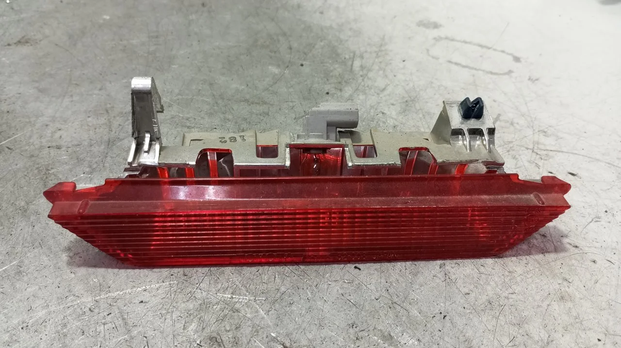 Foto de LUZ CENTRAL DE FRENO TOYOTA YARIS (NCP1/NLP1/SCP1) referencia 8157052010