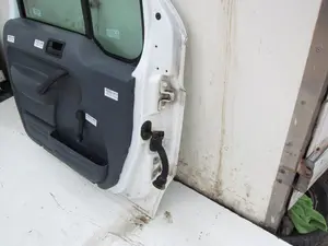 Foto de PUERTA DELANTERA IZQUIERDA FORD TOURNEO CONNECT (TC7) 1.8 TDCi CAT (75 CV / 55 KW) foto 5