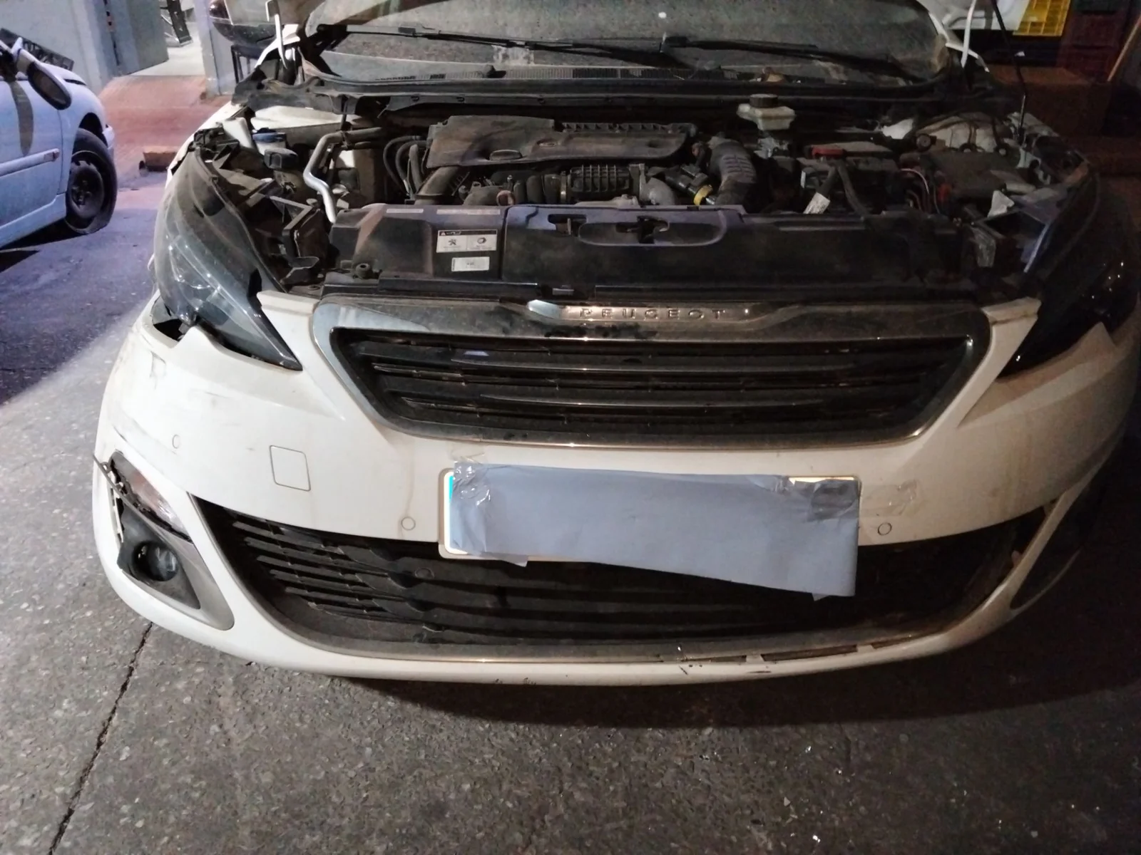 Foto de REFUERZO PARAGOLPES DELANTERO PEUGEOT 308