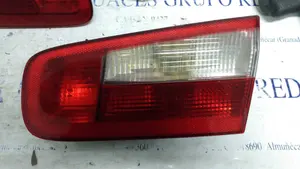 Foto de PILOTO TRASERO DERECHO INTERIOR RENAULT LAGUNA II (BG0) 1.9 dCi Diesel CAT (101 CV / 74 KW) referencia 8200002476