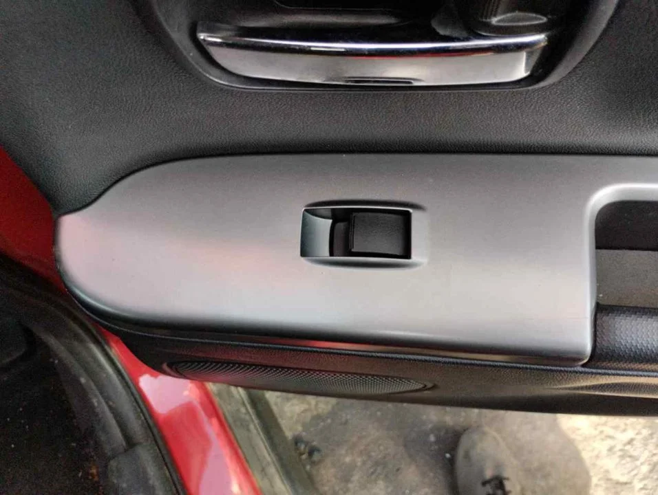 Foto de MANDO ELEVALUNAS TRASERO DERECHO MITSUBISHI ASX (GA0W) 1.6 CAT (117 CV / 86 KW)