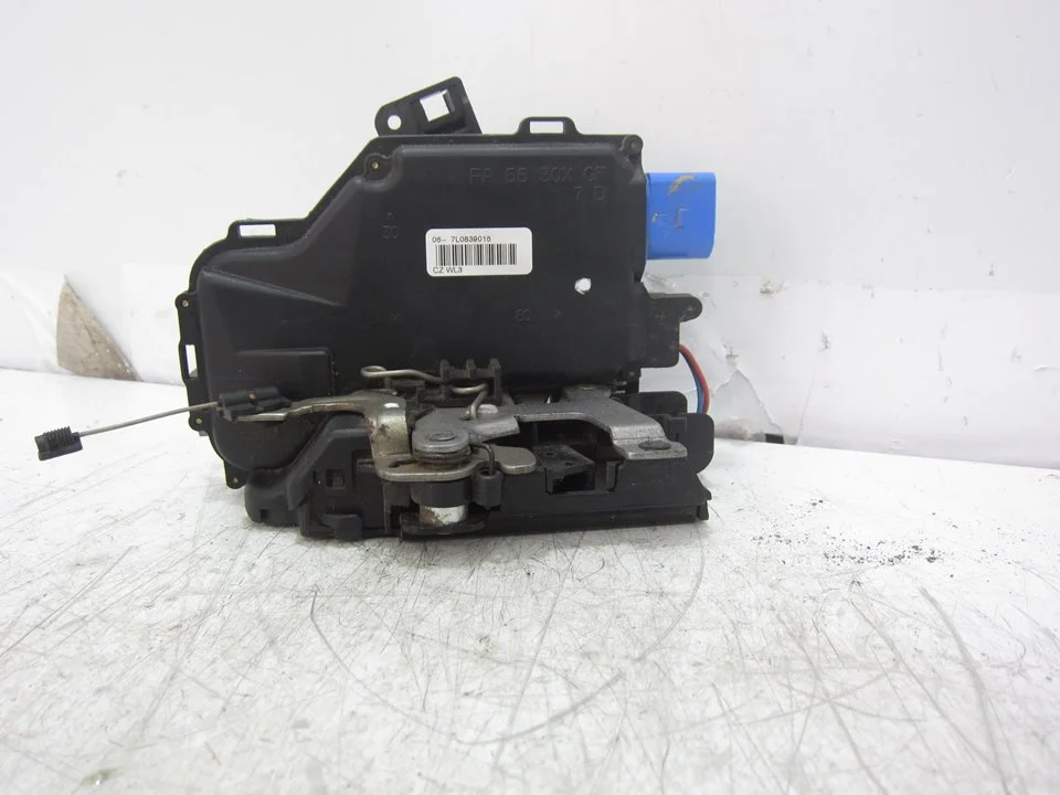 Foto de CERRADURA PUERTA TRASERA DERECHA VOLKSWAGEN GOLF V (1K1)(10.2003) referencia 7L0839016