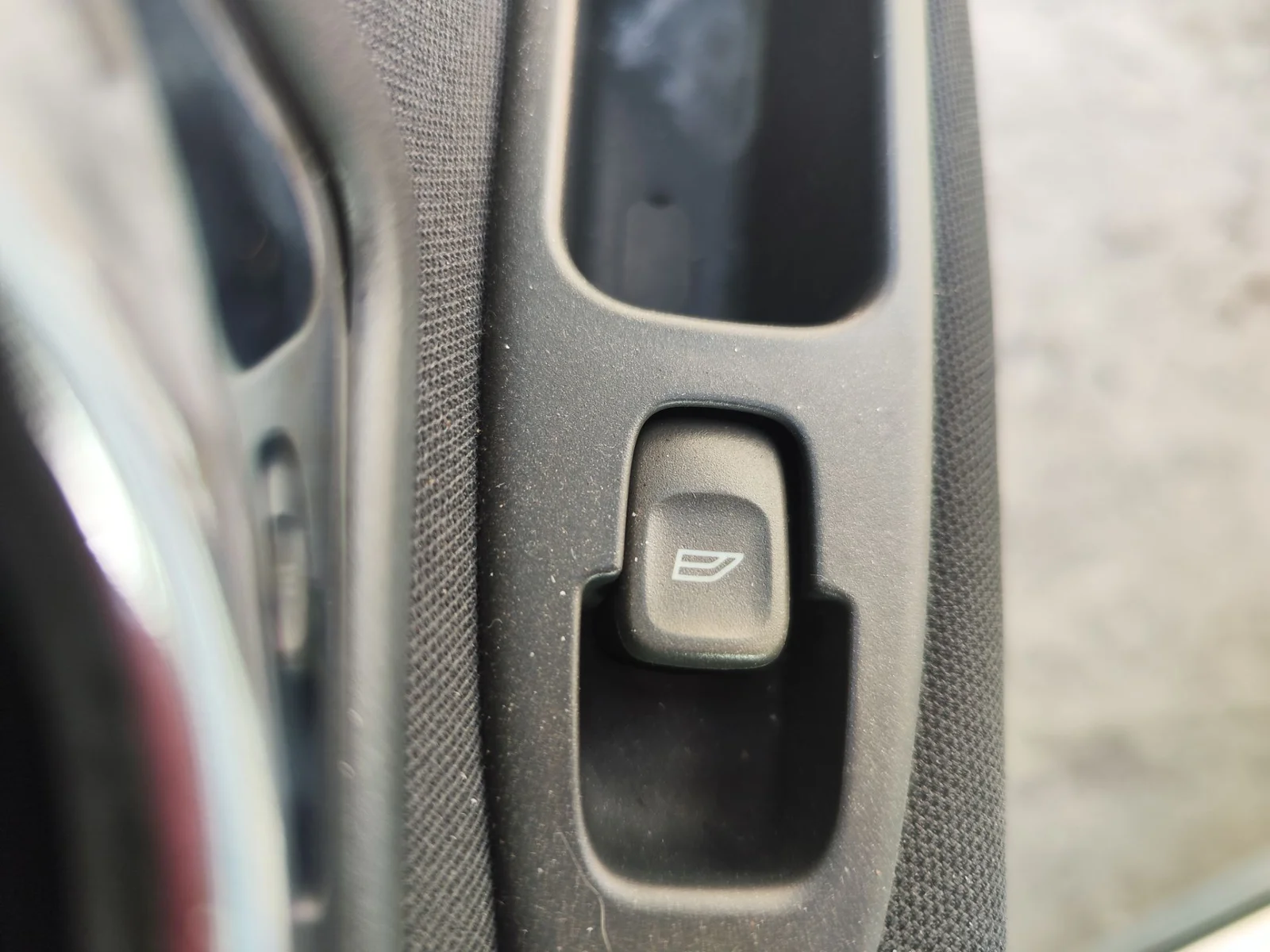 Foto de MANDO ELEVALUNAS TRASERO DERECHO VOLVO S40 BERLINA 1.9 Diesel CAT (116 CV / 85 KW)