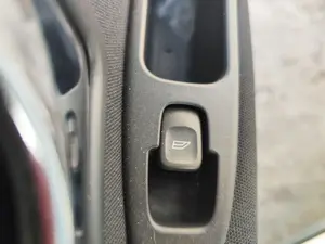 Foto de MANDO ELEVALUNAS TRASERO DERECHO VOLVO S40 BERLINA 1.9 Diesel CAT (116 CV / 85 KW)