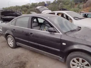 Foto de MANETA EXTERIOR DELANTERA DERECHA VOLKSWAGEN PASSAT BERLINA (3B3) 1.9 TDI (131 CV / 96 KW) referencia 3B0837207C FKZ