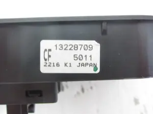 Foto de MANDO ELEVALUNAS DELANTERO DERECHO OPEL ZAFIRA B 1.9 CDTI (120 CV / 88 KW) referencia 13228709 foto 3