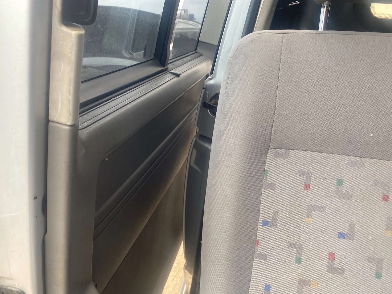 Foto de GUARNECIDO PUERTA TRASERA DERECHA VOLKSWAGEN T5 TRANSPORTER BUS (7H) 2.5 TDI (131 CV / 96 KW)