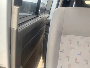 Foto de GUARNECIDO PUERTA TRASERA DERECHA VOLKSWAGEN T5 TRANSPORTER BUS (7H) 2.5 TDI (131 CV / 96 KW)